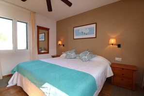 Iron/ironing board, WiFi, bed sheets - Pinimar Apartment Complex (Port D'Addaia)