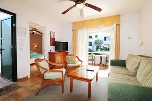 TV - Pinimar Apartment Complex (Port D'Addaia)