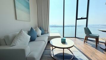 Luxe appartement, uitzicht op het strand | Woonruimte