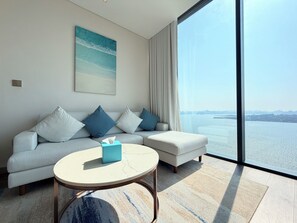 Apartamento superluxo, vista para a praia | Área de estar