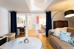 TV - Bairro Alto perfect daylight DUPLEX!! Great WI-FI! (Lisboa)