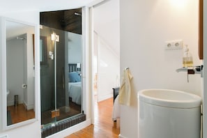 Hair dryer, towels - Bairro Alto perfect daylight DUPLEX!! Great WI-FI! (Lisboa)