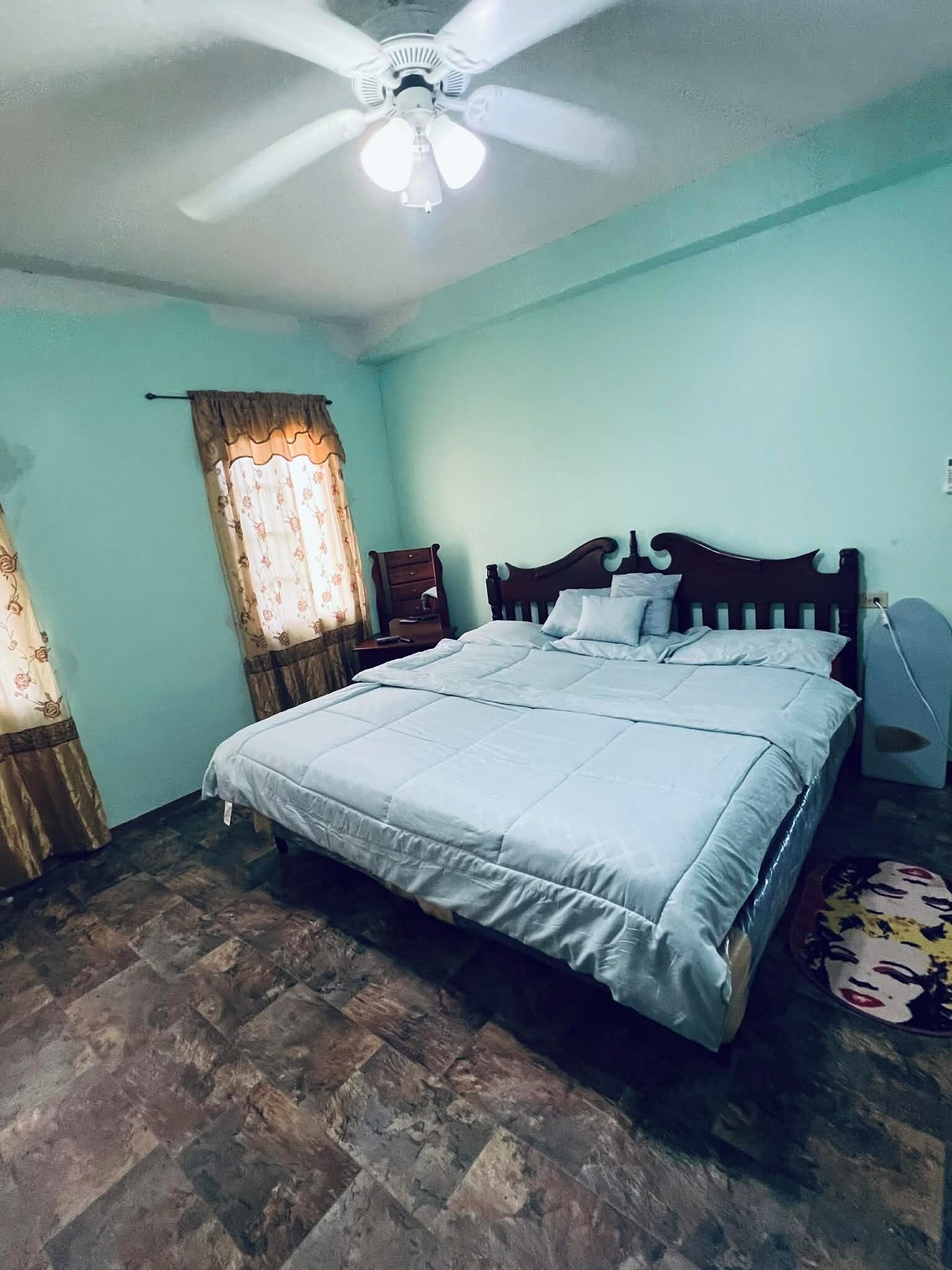 4 多间卧室、熨斗/熨衣板、WiFi、床单