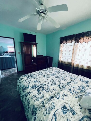 Relaxing lodge with beautiful view of the mountains.