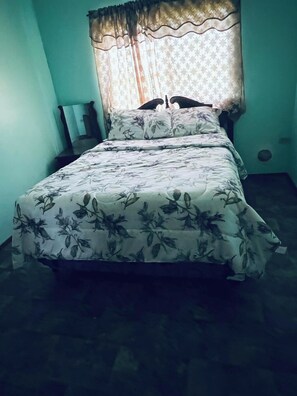 4 chambres, fer et planche à repasser, Wi-Fi, draps fournis