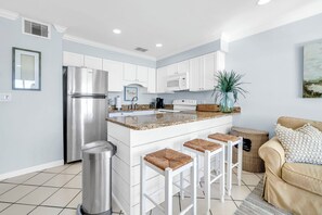 Fridge, microwave, oven, stovetop - Gulf Front - Perfect for Families - Sleeps 6-LW2 (Santa Rosa Beach)