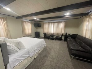1 slaapkamer, een strijkplank/strijkijzer, gratis wifi, beddengoed