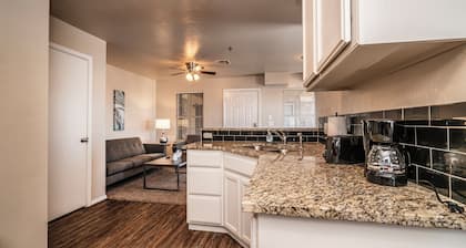 Modern 1 Bed - Gated - Reserved Parking