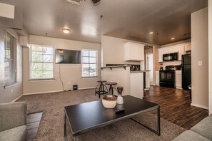 Interior - Modern 1 Bed - Gated - Reserved Parking (Oklahoma City)
