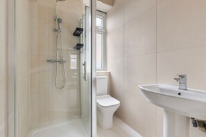 Hair dryer, towels - Blueground | Marylebone, view, nr Regent's Park (London)