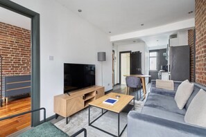 TV, stereo - Blueground | Marylebone, view, nr Regent's Park (London)