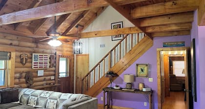 Lavender Gap Farm. True Log cabin on 12 acre flower farm. Near AT / Nat Forest
