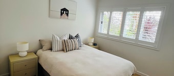 Saratoga Escape - Relaxed, modern, pet friendly, family friendly coastal getaway