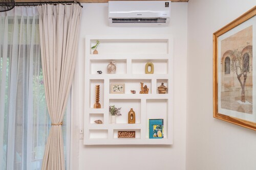 24/7 power 1-bedroom condo with on-site pool. Short 500meters walk to Paje Beach