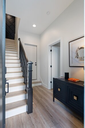 Interior - 🎼 Luxury Home | Rooftop Games | Private Hot Tub | Close to Downtown 🤠 (Nashville)