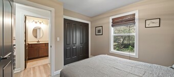 Lake Como Retreat w/ Fire Pit, Gas Fireplace & EV Charger Relax and Recharge