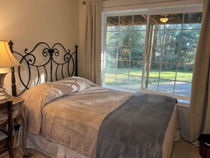 4 bedrooms, desk, iron/ironing board, free WiFi