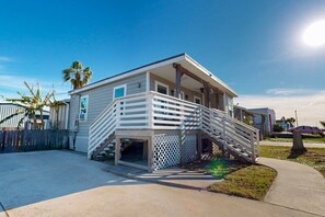 Exterior - Pet Friendly, Golf Cart Accessible, Old Town Port A (Port Aransas)