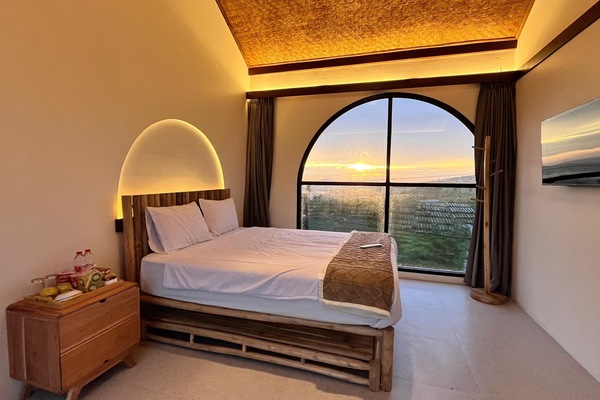 Suite, Balcony, Lake View | Desk, iron/ironing board (on request), WiFi (free)