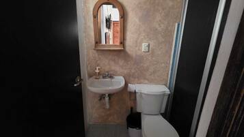 Bathtub, towels, soap, shampoo