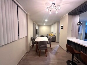 Dining - Stylish Modern Lima Retreat-Walk to Estadio Monumental U, USIL campus, & Dining (Lima)