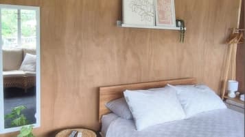 1 bedroom, desk, travel crib, free WiFi