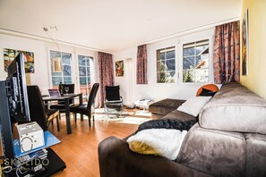 Living area - Luxury  in Perfect Location, Wallis  1002 (Wallis)