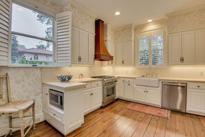 Private kitchen - Beautiful Summerville home located 5 minutes from the Augusta National (Augusta)