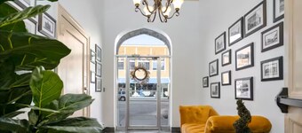 Heart of Route 66. Stunning Apartment on Old City Hall's 2nd Floor