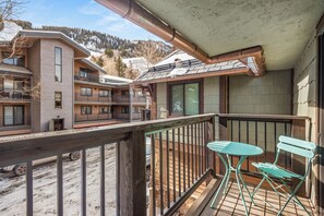 Property grounds - Dolomite 10 | 5-Bedroom Townhome | 3 Levels | Walk to Town & Mountain Access (Aspen)