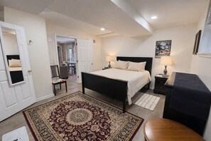 1 bedroom, iron/ironing board, free WiFi, bed sheets - Pleasant 1-bedroom apartment with AC in vibrant high end neighborhood. (Atlanta)