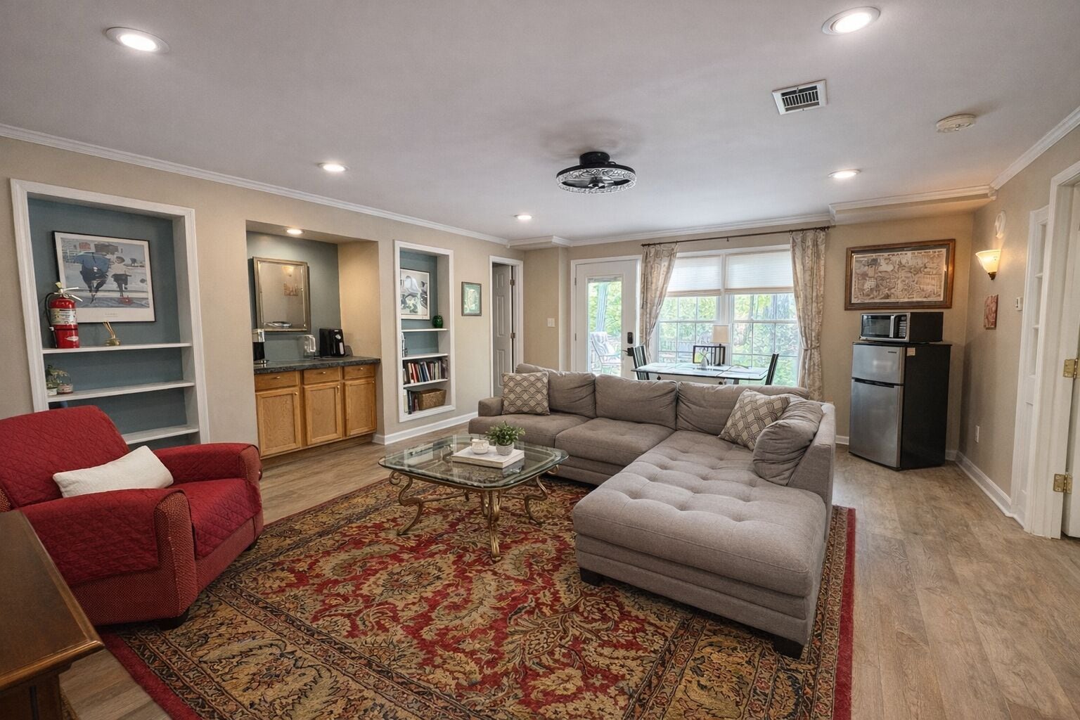 Smart TV, fireplace