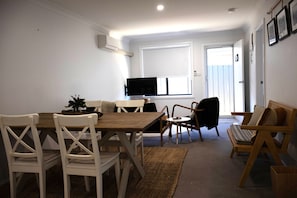 Dining - THE QUARTERS #2 Centrally located modern 2 bed unit featuring stylish decor (East Tamworth)