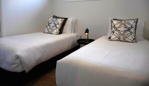 Iron/ironing board, Internet, bed sheets