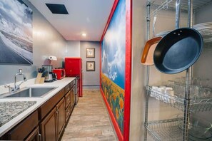 Fridge, microwave, oven, stovetop - Cuvée - 2 Units - Mins to Entertainment District (Scottsdale)