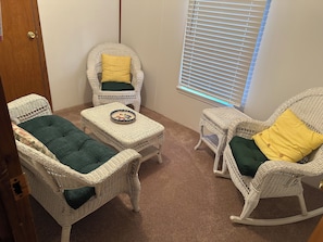 Interior - Pleasant 2-bedroom condo with AC in charming Prestonsburg. (Prestonsburg)