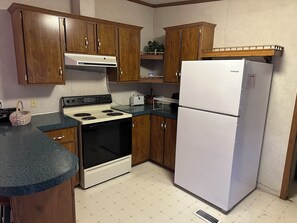 Private kitchen - Pleasant 2-bedroom condo with AC in charming Prestonsburg. (Prestonsburg)