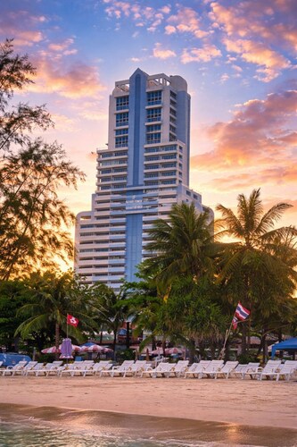 3-Bedroom w/Mountain View at Patong Tower