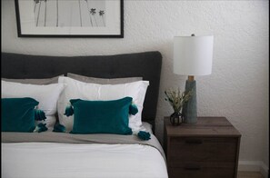 WiFi, bed sheets - Comfortable Studio Near Downtown LA (Los Angeles)