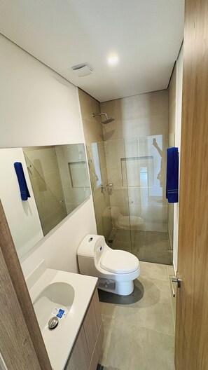 Towels, soap, toilet paper - Beachfront Luxury in Playa Salguero: Modern Condo with Ocean Breeze & Pool (Gaira)