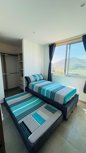 2 bedrooms, WiFi, bed sheets - Beachfront Luxury in Playa Salguero: Modern Condo with Ocean Breeze & Pool (Gaira)