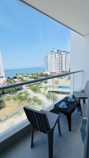 Property grounds - Beachfront Luxury in Playa Salguero: Modern Condo with Ocean Breeze & Pool (Gaira)