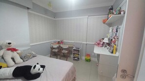 2 slaapkamers, een strijkplank/strijkijzer, wifi, beddengoed