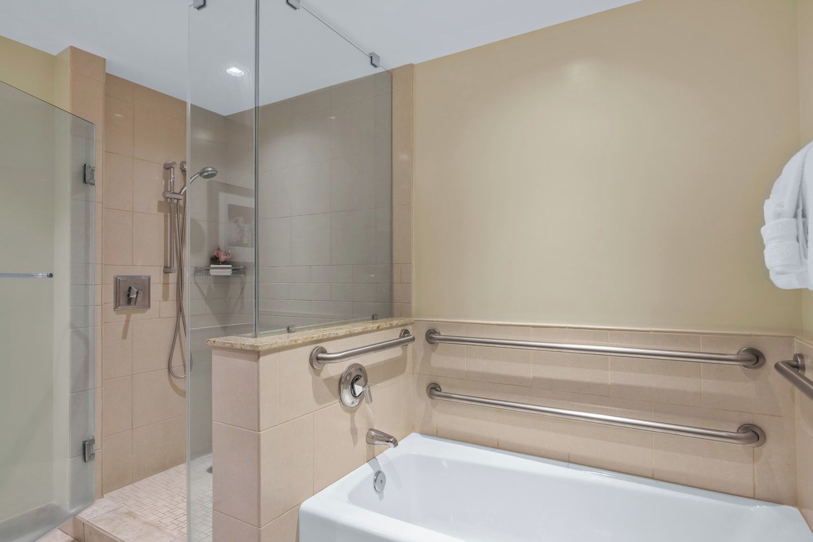 Articles de toilette (gratuits), séchoir à cheveux