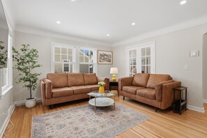 Living area - Charming 4BR Home; 3 Levels; Near Airport & MOA (Saint Paul)