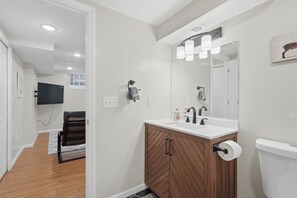 Hair dryer, towels, soap, toilet paper - Charming 4BR Home; 3 Levels; Near Airport & MOA (Saint Paul)