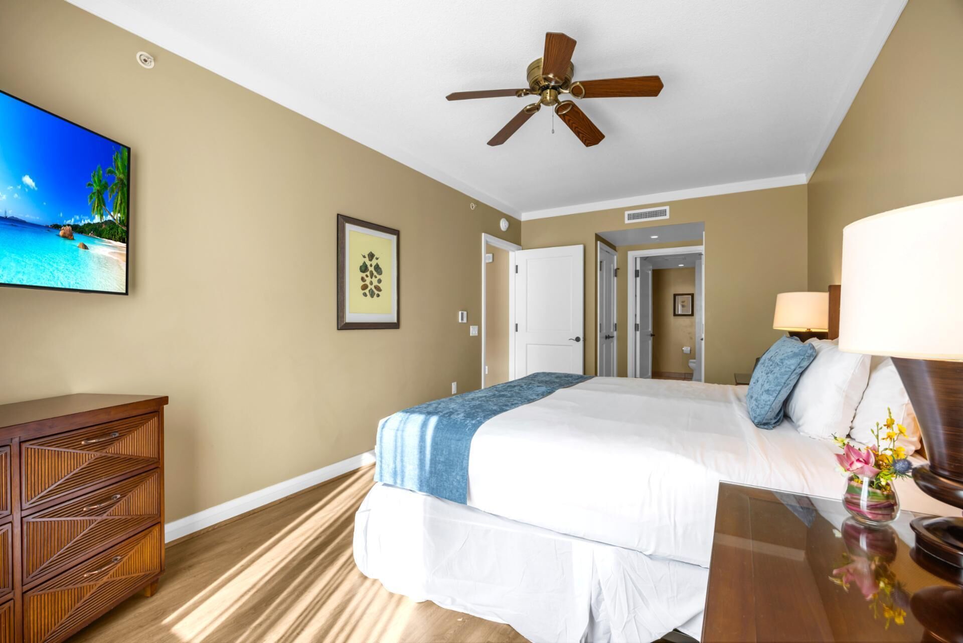 4 chambres, fer et planche à repasser, lit de bébé portatif, Wi-Fi