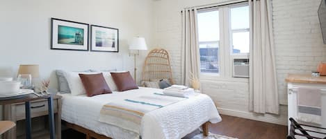 WiFi, bed sheets
