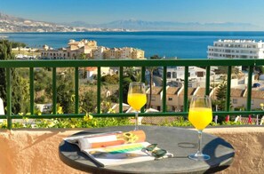 Outdoor dining - SR Marina del Sol 2BDR with sea view and garden (Mijas)