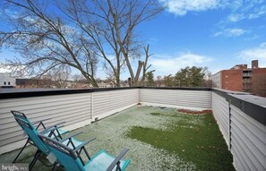 Property grounds - A stunning  5 bedroom 3 bath home offering modern luxury and thoughtful design. (Philadelphia)